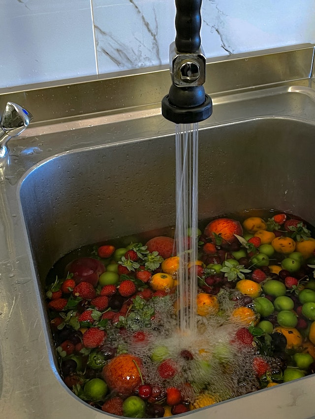 Frutas en agua