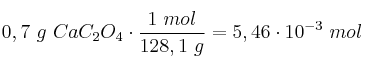 0,7\ g\ CaC_2O_4\cdot \frac{1\ mol}{128,1\ g} = 5,46\cdot 10^{-3}\ mol